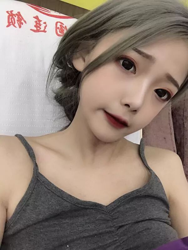 模特劲爆身材小妹