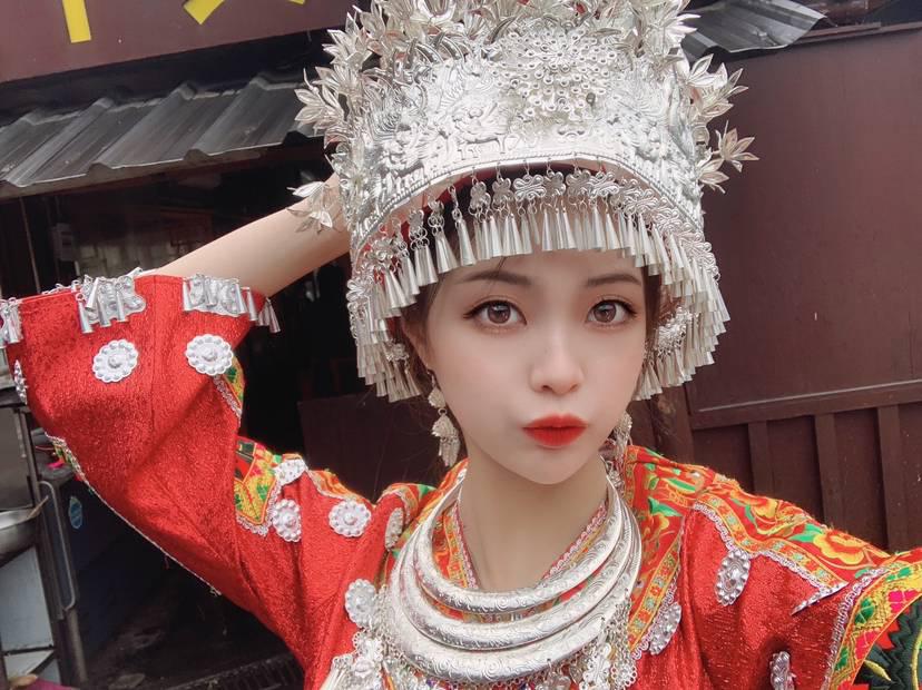 苗族女孩的奔放与热情，是个男人都要倒！玩得开挺划算