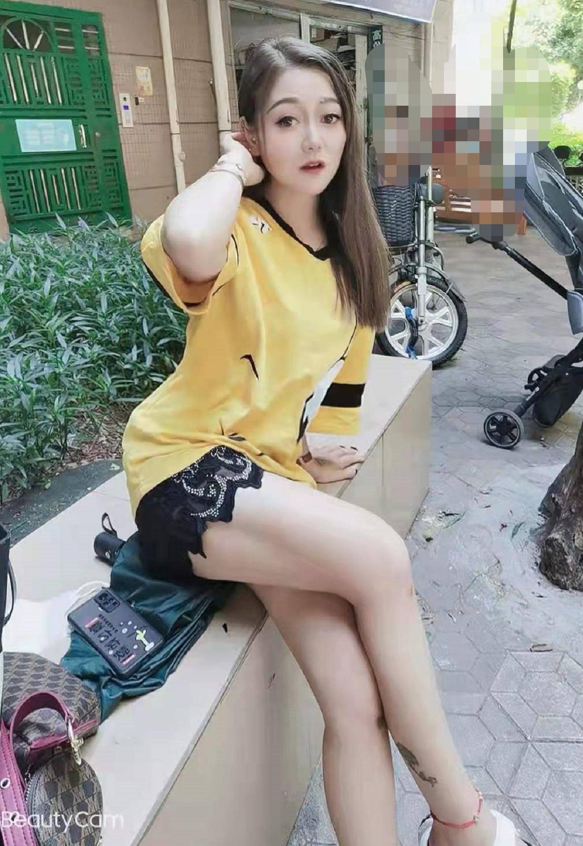 泻火长腿小辣妹，媚劲十足床湿一片，夹起来好舒服啊