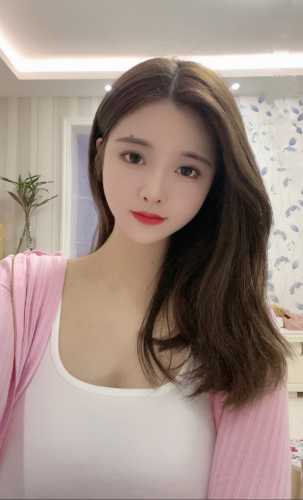 身材匀称，胸型不错，屁股大，适合后入