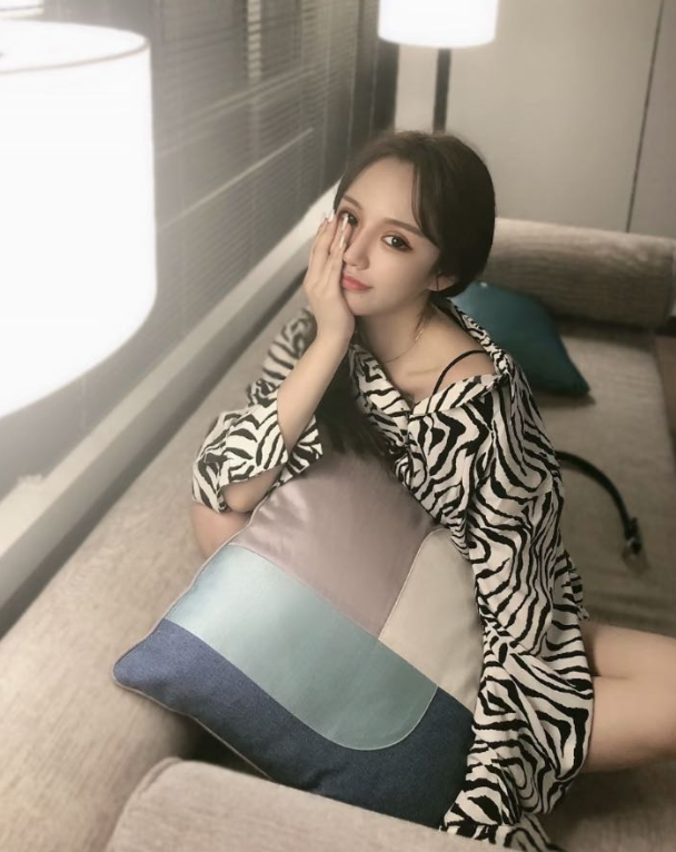 24岁小妹后入的感觉真好够紧水多