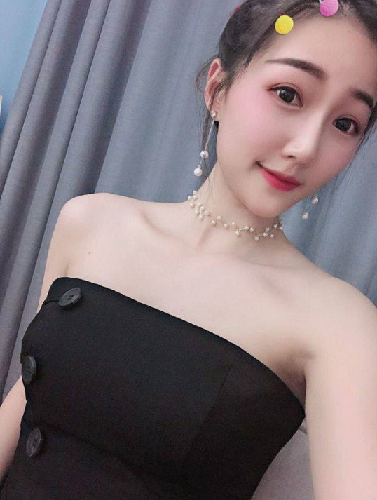 验证外表清纯内心发Sao的嫩货，苗条纤长的软妹