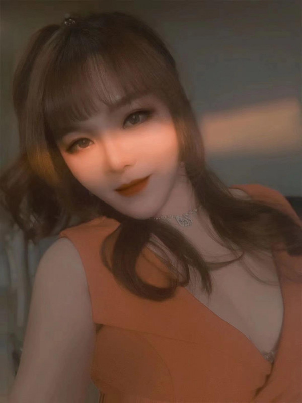 体验草房那的一个凤